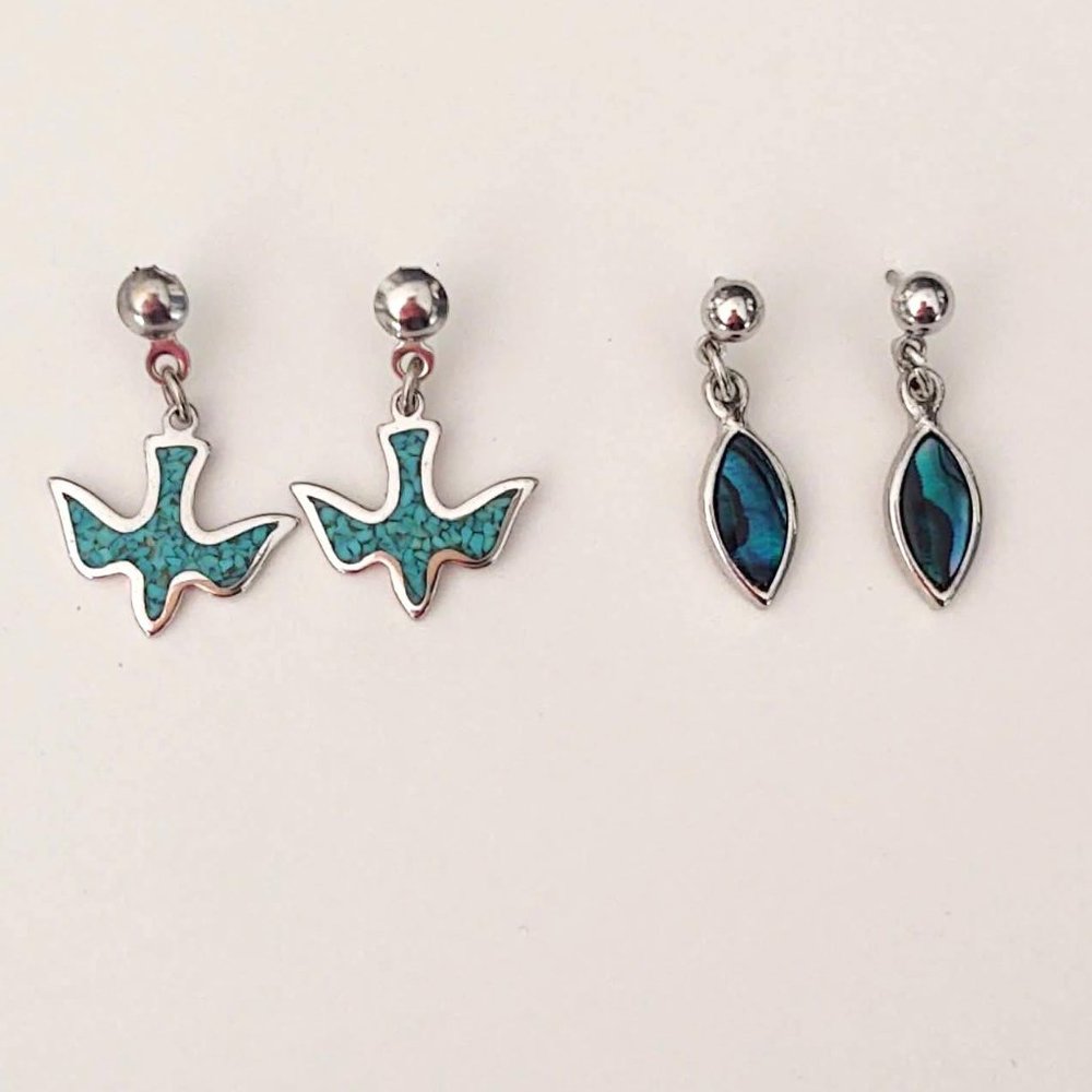 2 pairs of small silver and blue dangle earrings - Picture 4 of 6